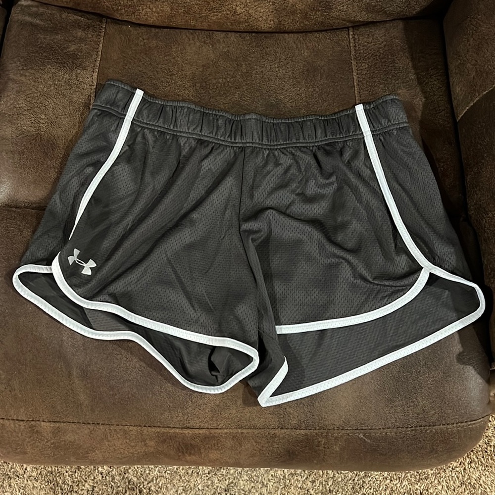 Medium women’s under armour shorts